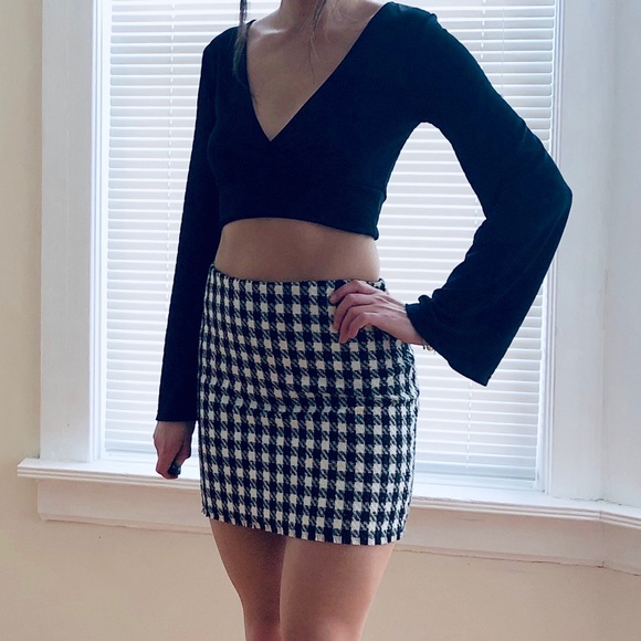 H&M Dresses & Skirts - Black and white plaid skirt